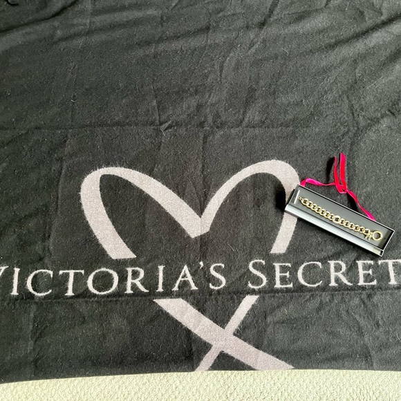 Victorias Secret Bracelet and Blanket Scarf/throw - Picture 1 of 6
